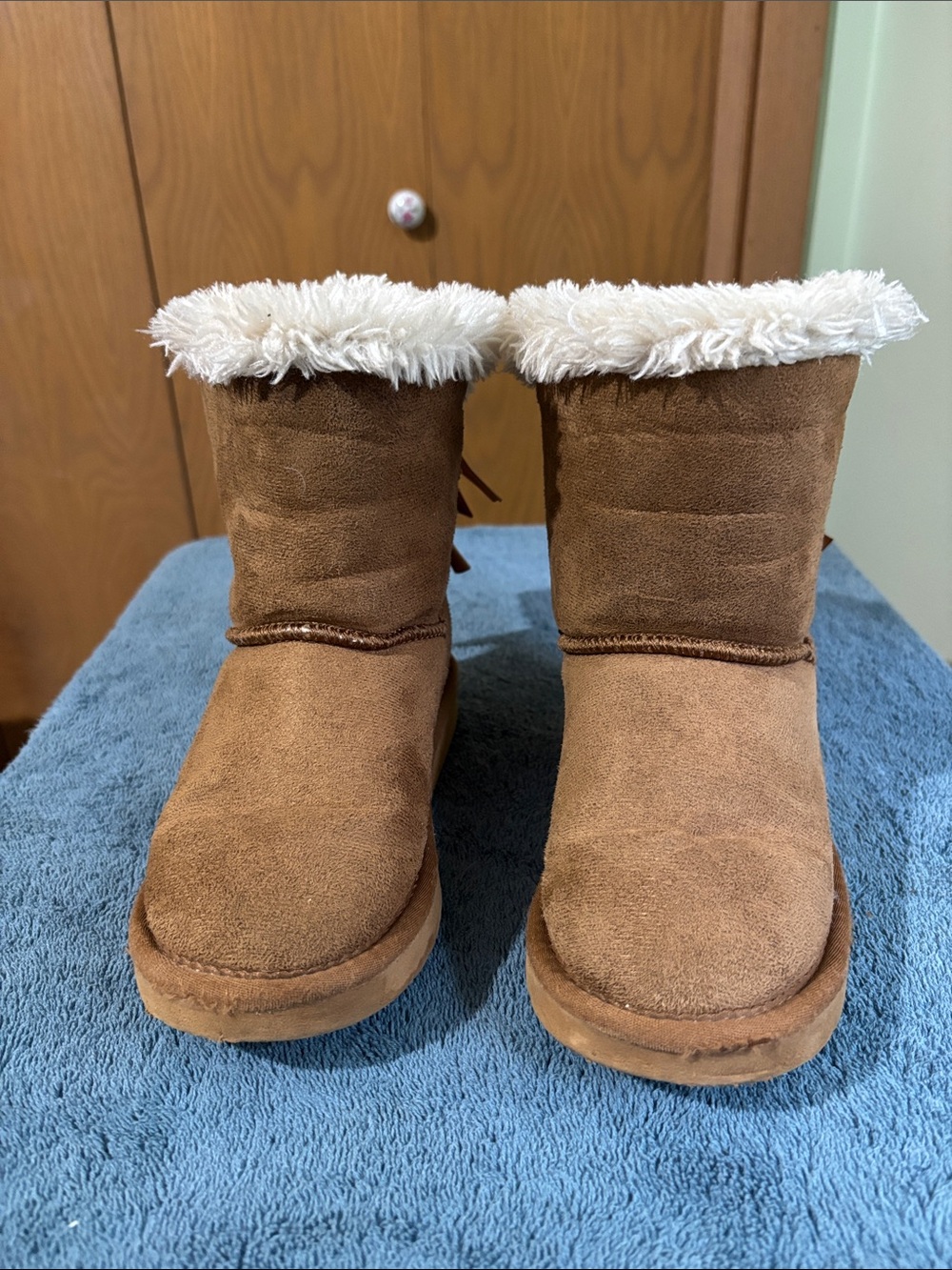UGG girls size 1 Brown suede boots